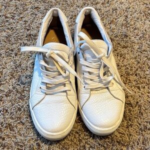 Kaanas white sneakers